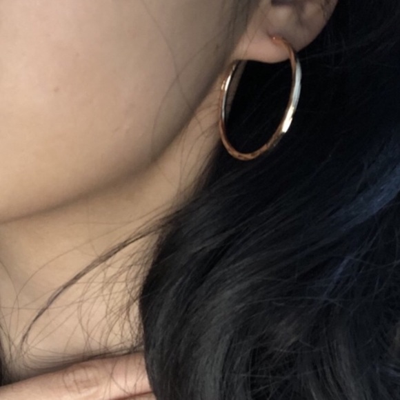 New 18Kt Gold Hoop Earrings - Picture 8 of 9